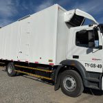 carroceria-para-camion-carroceriasparacamiones.cl-equiposrecord.cl la imagen muestra una carrocería para camiones hecha por Carroceriasparacamiones.cl y equiposrecord.cl en la ciudad de San Carlos y Chillán